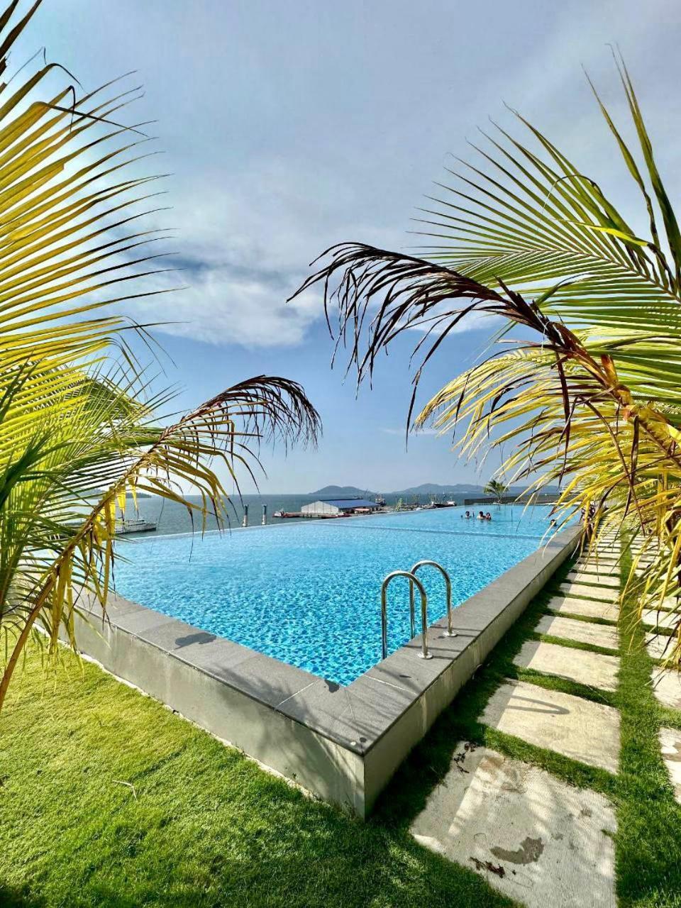 Апартаменты Jesselton Quay Sea & Pool View For 6 Pax Кота-Кинабалу Экстерьер фото