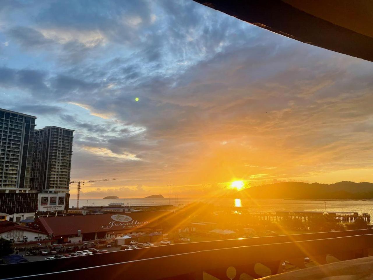 Апартаменты Jesselton Quay Sea & Pool View For 6 Pax Кота-Кинабалу Экстерьер фото