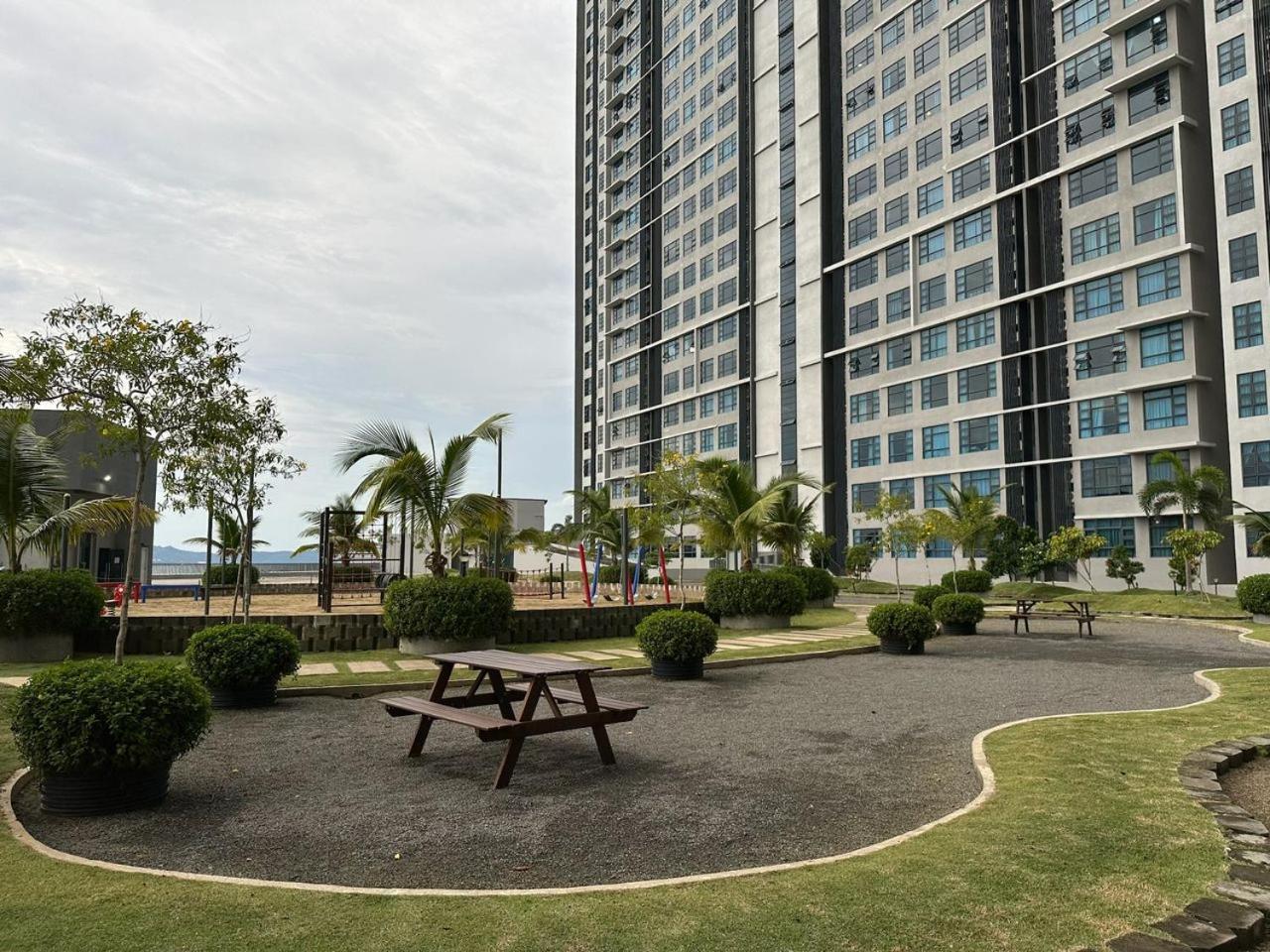 Апартаменты Jesselton Quay Sea & Pool View For 6 Pax Кота-Кинабалу Экстерьер фото